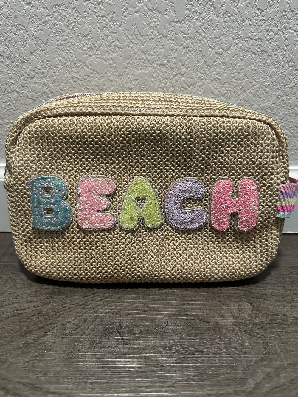 OMG Accessories Small Handheld Zip Up "Beach" Pouch